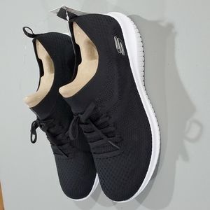 Sketchers new black shoes